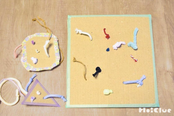 いろいろ紐くらべ〜にぎって、ひっぱって！乳児さんから楽しめる手作りおもちゃ〜