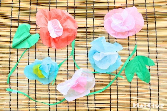 フワフワあさがお〜花紙を使った夏にぴったりの製作遊び〜