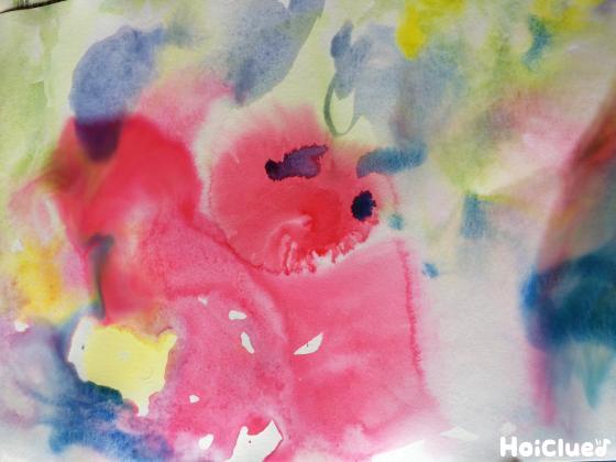にじみ絵〜幅広い年齢で楽しめそうな絵の具遊び〜