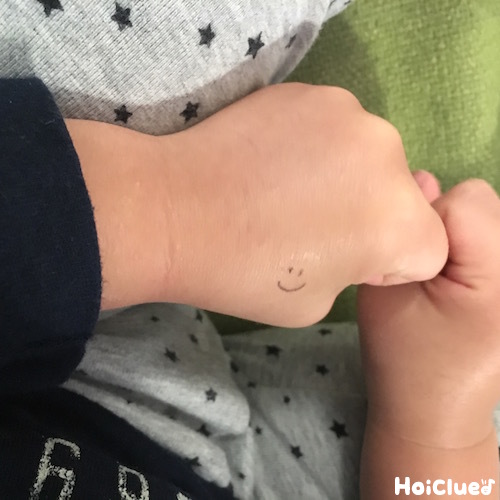 子どもたちの手に、イラストやマークを描いてあげることってある？