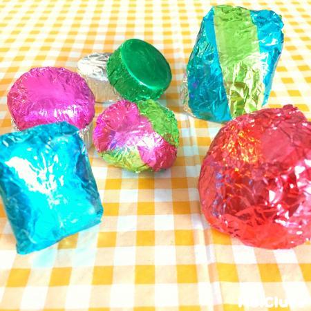 自分だけのピカピカ宝石〜アルミホイル×ペンでアレンジ無限の製作遊び〜