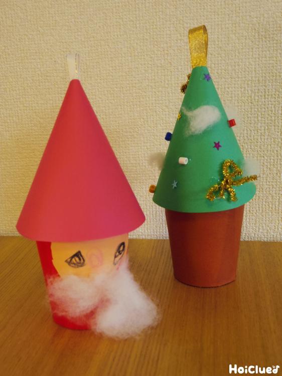 紙コップdeクリスマス小物入れ〜三角帽子のサンタさんとクリスマスツリーの製作遊び〜