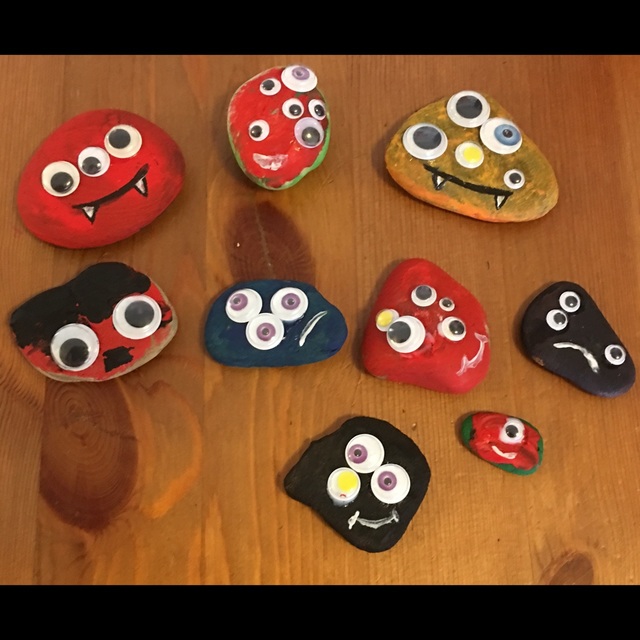 【みんなの投稿】拾った石でモンスター作り