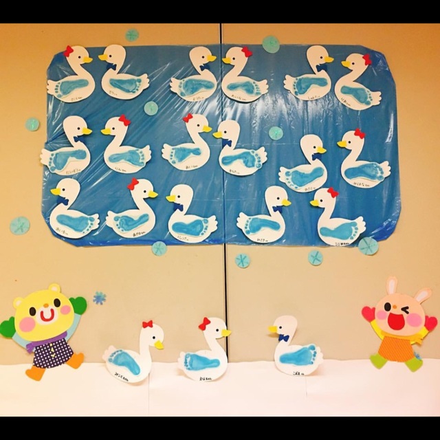 【みんなの投稿】【足型で白鳥の湖壁面】