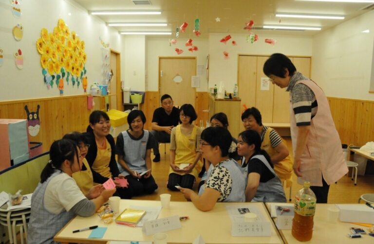 職員の関係が変わることで、保育が変わる。「チームブック」という新しい取り組み。
