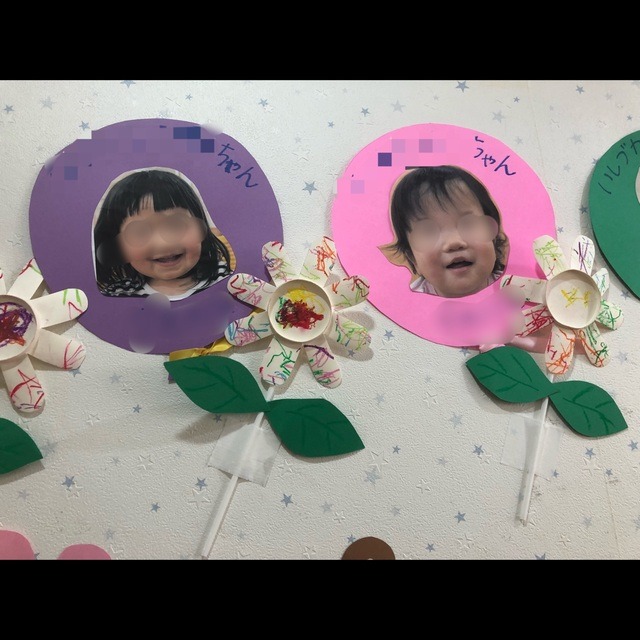 【みんなの投稿】１歳児 紙コップにクレヨンで殴り書き
