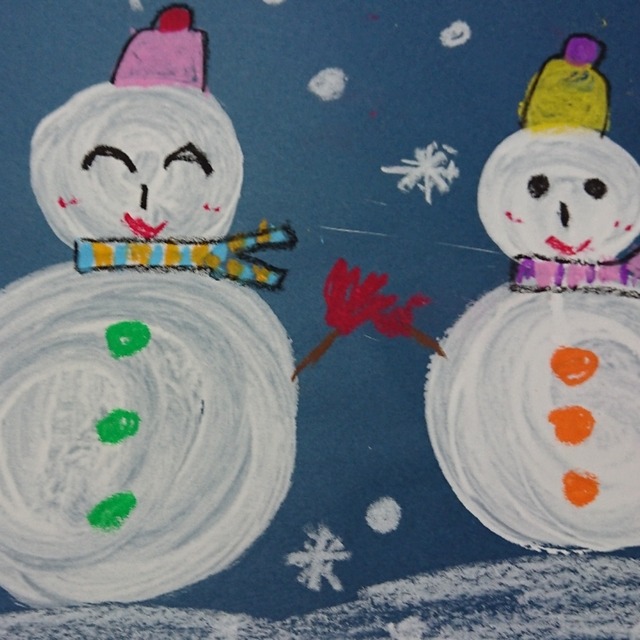 【みんなの投稿】白い絵の具でグルグル丸に塗って雪だるま⛄