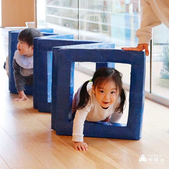 くぐって、歩いて、渡って、跳んで！〜保育現場の手作りおもちゃアイデア〜