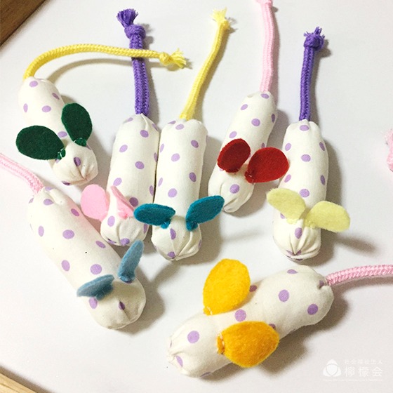 ポンッ！音まで楽しいネズミのおもちゃ〜保育現場の手作りおもちゃアイデア〜