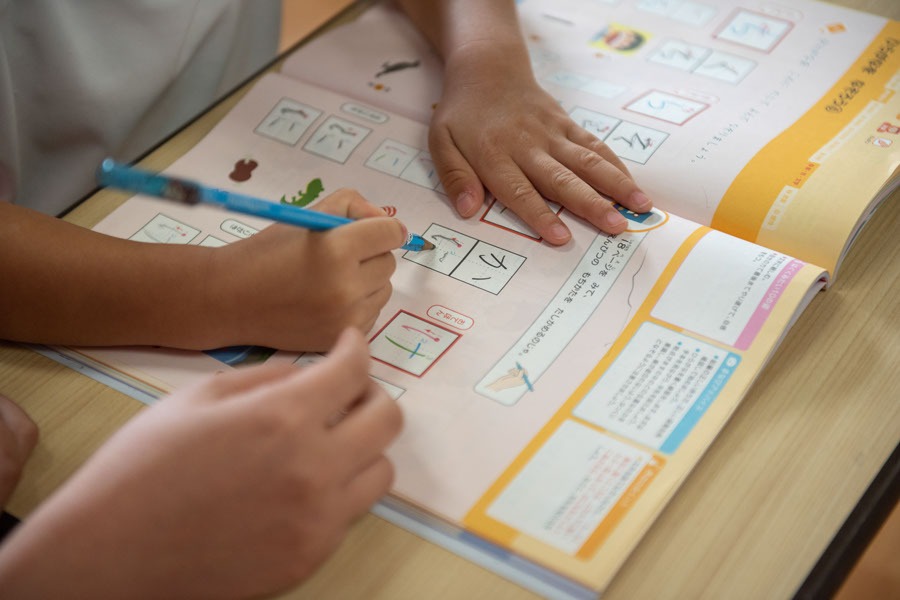 すべての問題に「10の姿」の解説がついている、幼児ドリル「まなぼうワークブック」とは?