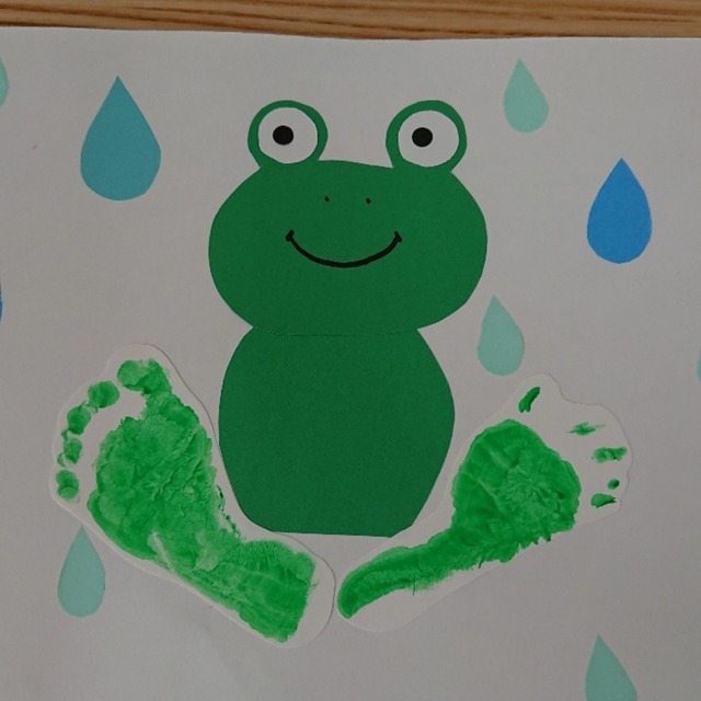 【みんなの投稿】足形で作ったカエル です‼️