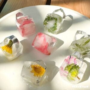 氷のゆびわ〜ツルツルきれいでひんやり冷たい、発見いろいろの感触遊び〜