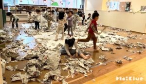 遊びから芸術は始まる！#01『新聞紙あそび』