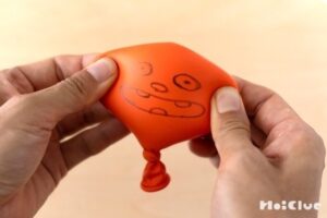 にぎるとカチカチ・伸ばすとふにゃっ！？変化が楽しい感触ボールを作ろう