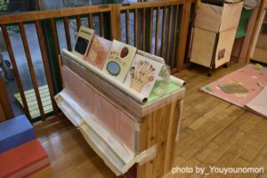 変わりゆく棚の使い道（神奈川県横浜市ーゆうゆうのもり幼保園）